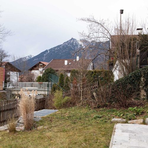 Kleine Terrasse und Blick auf die Alpen von Ferienwohnung in Garmisch-Partenkirchen