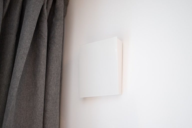 Dunkle Gardine in Ferienwohnung in Garmisch-Partenkirchen