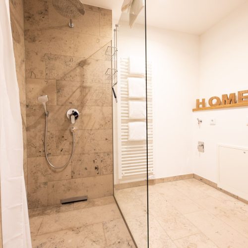Offene Regendusche in Ferienwohnung in Garmisch-Partenkirchen