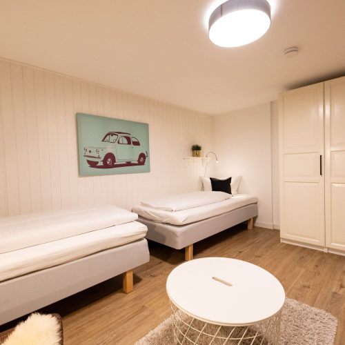 Einzelbetten mit Schrank in Ferienwohnung in Garmisch-Partenkirchen