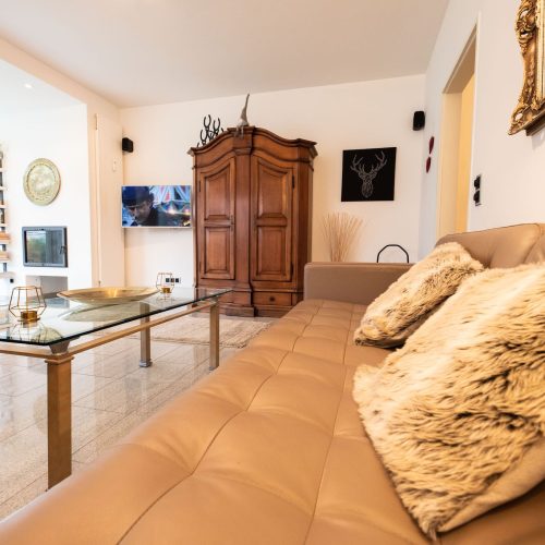 Sofa in beige in Ferienwohnung in Garmisch-Partenkirchen