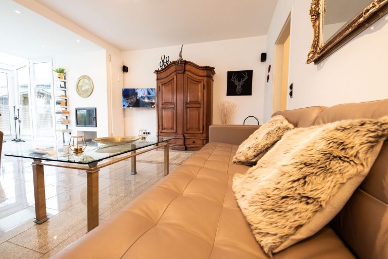 Sofa in beige in Ferienwohnung in Garmisch-Partenkirchen