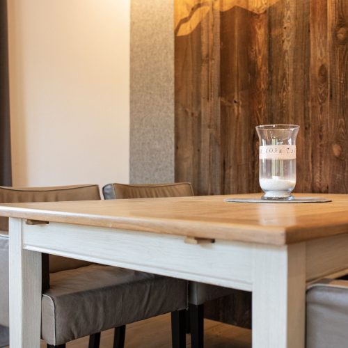 Esstisch in Ferienwohnung in Garmisch-Partenkirchen