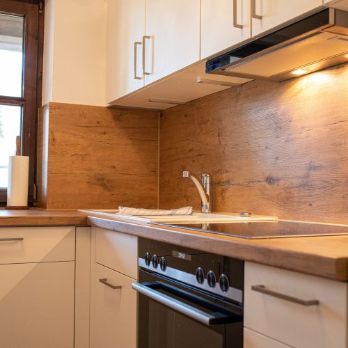 Küche in creme Farben in Ferienwohnung in Garmisch-Partenkirchen