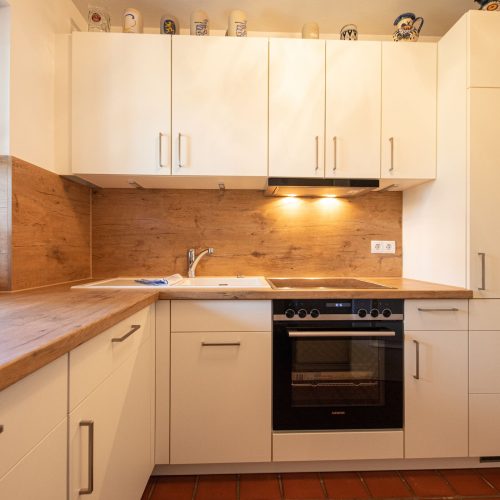 Küche mit Spülbecken in Ferienwohnung in Garmisch-Partenkirchen