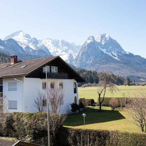 Berge mit Schnee in Ferienwohnung in Garmisch-Partenkirchen