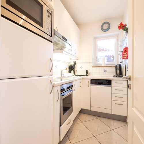 Küche in weiß in Ferienwohnung in Garmisch-Partenkirchen