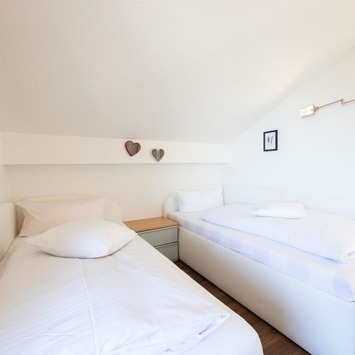 zwei Einzelbetten in Ferienwohnung in Garmisch-Partenkirchen