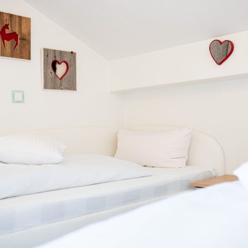 zwei Einzelbetten in Ferienwohnung in Garmisch-Partenkirchen