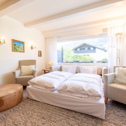 Schlafsofa mit zwei Sesseln in Ferienwohnung in Garmisch-Partenkirchen