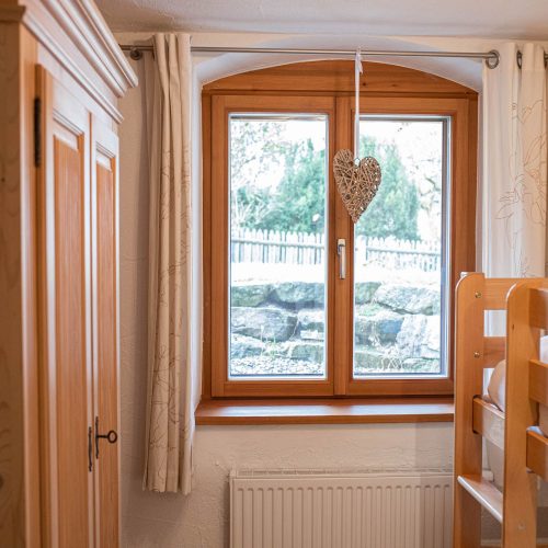 Ausblick aus dem Hochbett Zimmer in Ferienwohnung in Garmisch-Partenkirchen