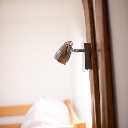 Licht vom Hochbett in Ferienwohnung in Garmisch-Partenkirchen