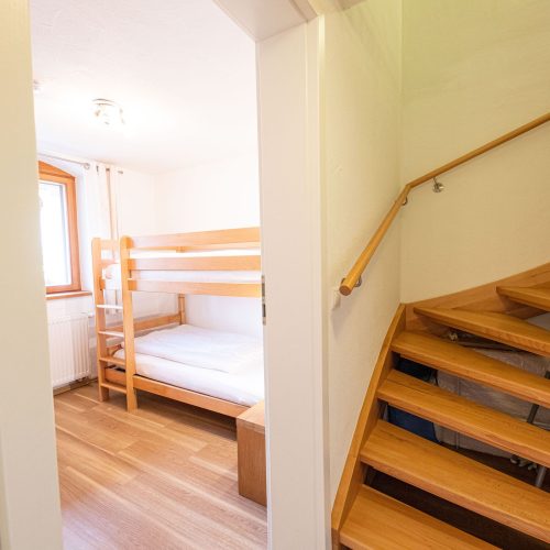 Hochbett und Treppe in Ferienwohnung in Garmisch-Partenkirchen