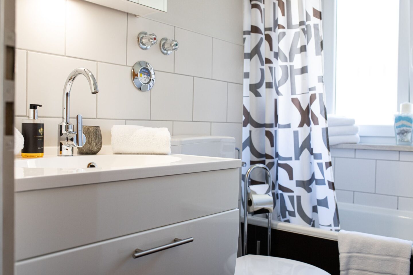 Badezimmer mit Badewanne in Ferienwohnung in Garmisch-Partenkirchen