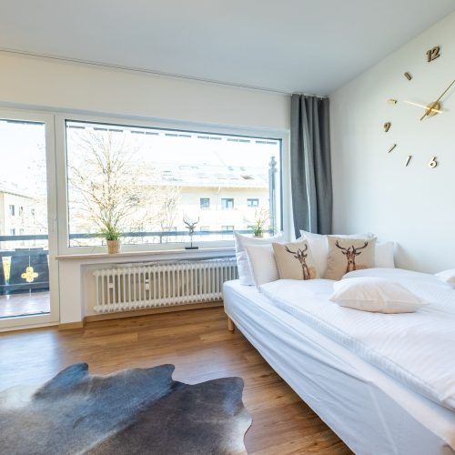 Schlafsofa mit einem tollen Ausblick in Ferienwohnung in Garmisch-Partenkirchen
