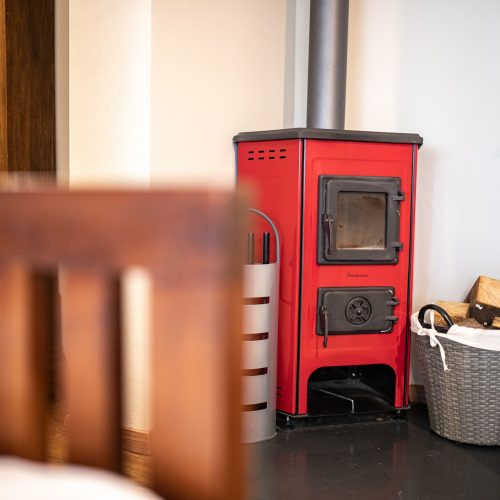 roter Kamin in Ferienwohnung in Garmisch-Partenkirchen