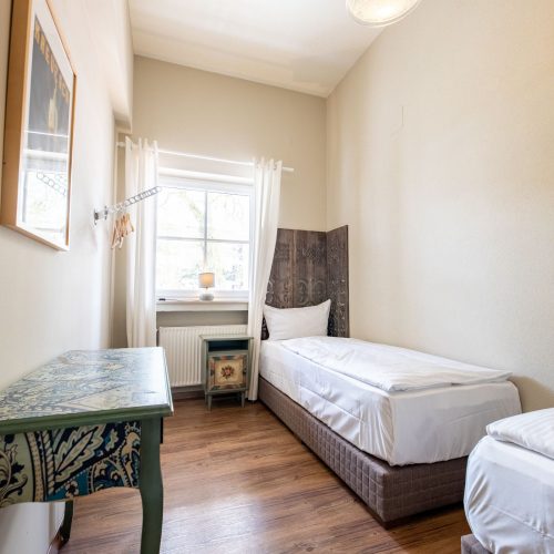 Schlafzimmer mit zwei Einzelbetten in Ferienwohnung in Garmisch-Partenkirchen