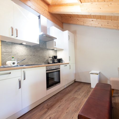 Küche in weiß in Ferienwohnung in Garmisch-Partenkirchen