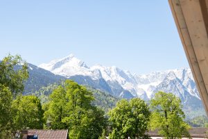 Ausblick vom Balkon  in Ferienwohnung in Garmisch-Partenkirchen