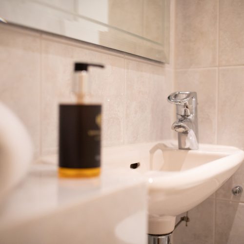 Waschbecken in Ferienwohnung in Garmisch-Partenkirchen