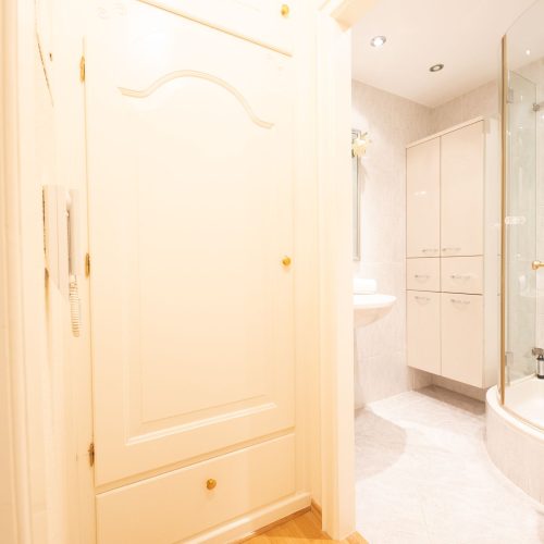 Badezimmereingang in Ferienwohnung in Garmisch-Partenkirchen