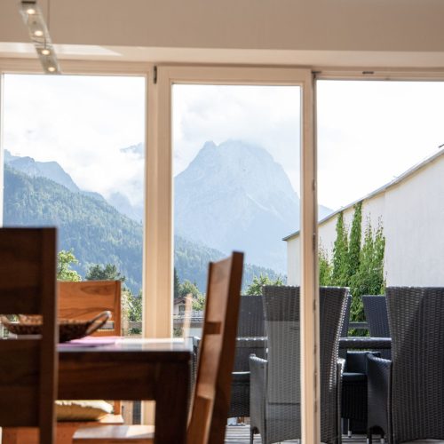 Ausblick vom Esszimmer in Ferienwohnung in Garmisch-Partenkirchen