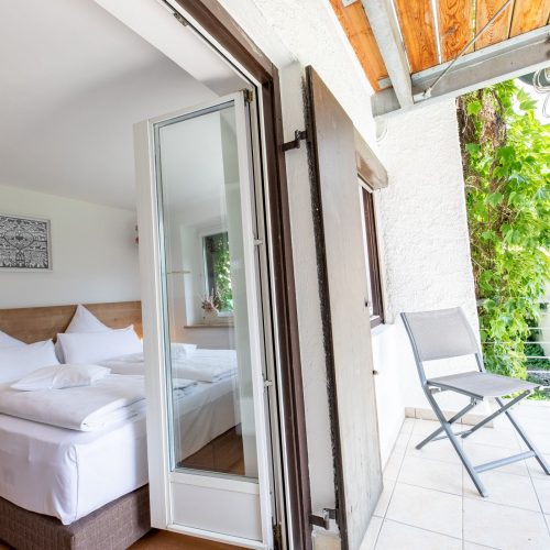 Ausgang vom Schlafzimmer nach draußen in Ferienwohnung in Garmisch-Partenkirchen