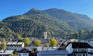 Aussicht auf die Alpen und die Natur in Ferienwohnung in Garmisch-Partenkirchen