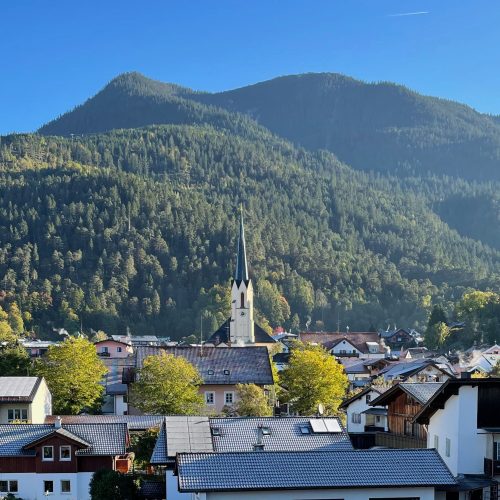 Aussicht auf die Alpen und die Natur in Ferienwohnung in Garmisch-Partenkirchen