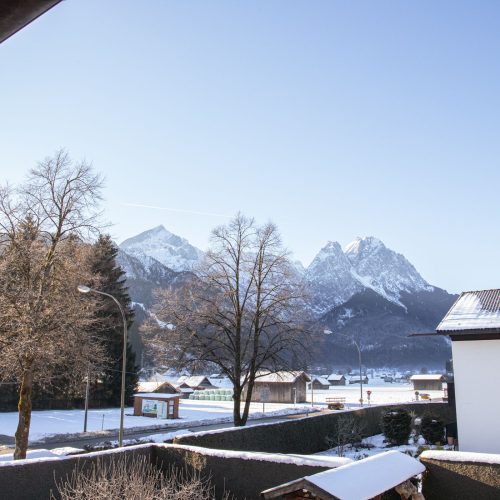 Berge mit Schnee in Ferienwohnung in Garmisch-Partenkirchen