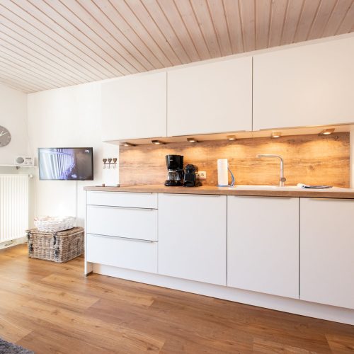 Küchenzeile in weiß in Ferienwohnung in Garmisch-Partenkirchen