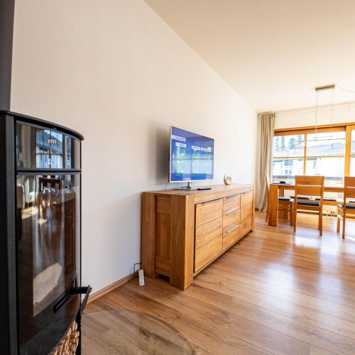 große Fenster im Wohnbereich in Ferienwohnung in Garmisch-Partenkirchen