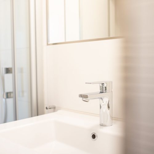 Wasserhahn im Bad in Ferienwohnung in Garmisch-Patenkirchen