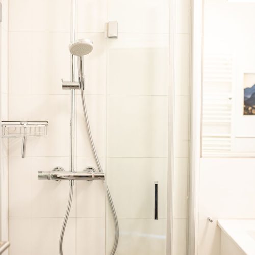 Höhenverstellbare Dusche in Ferienwohnung in Garmisch-Partenkirchen