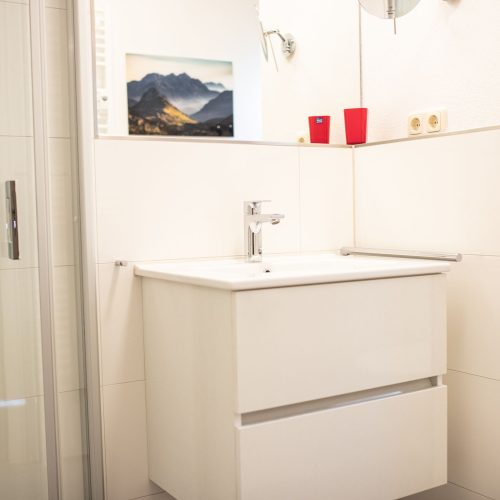 Kleines Waschbecken in Ferienwohnung in Garmisch-Partenkirchen
