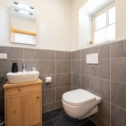 Modernes kleines Badezimmer in Ferienwohnung in Garmisch-Partenkirchen