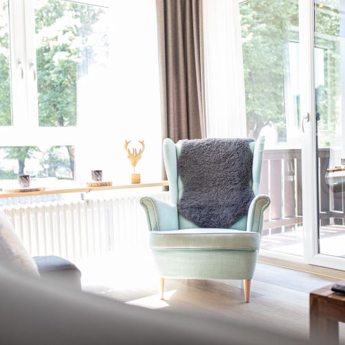 Sessel in Türkis in Ferienwohnung in Garmisch-Partenkirchen