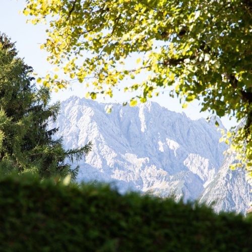 Blick auf die Alpen in Ferienwohnung in Garmisch-Partenkirchen