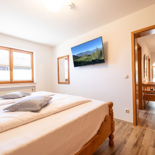 Ausgang aus dem Schlafzimmer in den Flur in Ferienwohnung in Garmisch-Partenkirchen